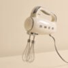 0786610_2 Batteur à main électrique Smeg : La précision professionnelle au style rétro