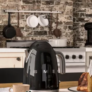 Bouilloire Smeg KLF04CREU : L’art du thé et du café avec une précision absolue